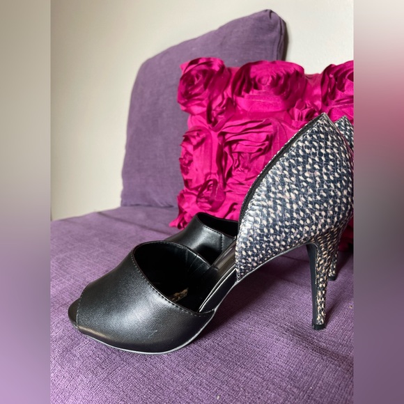 Nine West 4” black open toe pump with two tone print heal size 8 - Picture 2 of 10